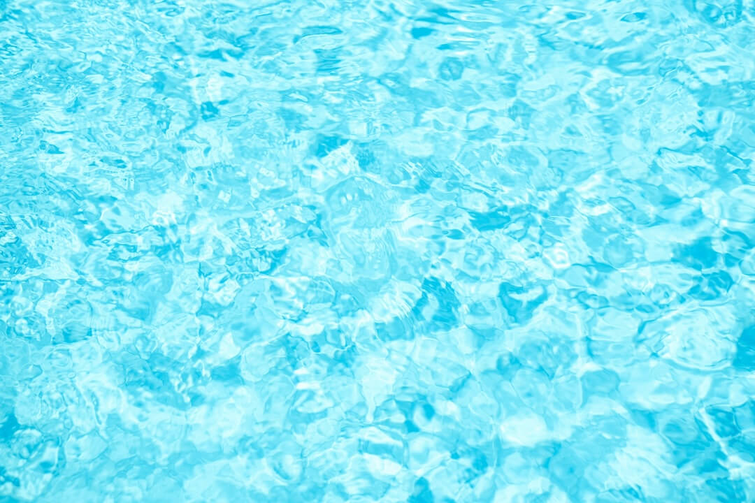  What Are the Advantages of a Saltwater Pool Vs a Chlorinated Pool