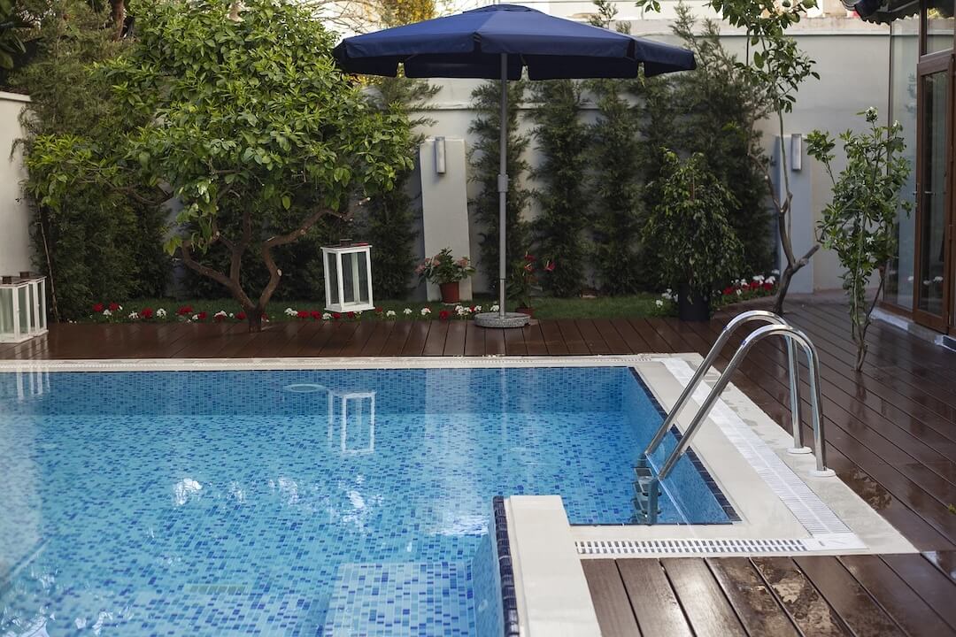 Choosing the Right System for Your Pool Image